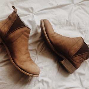 Suede Steve Madden booties